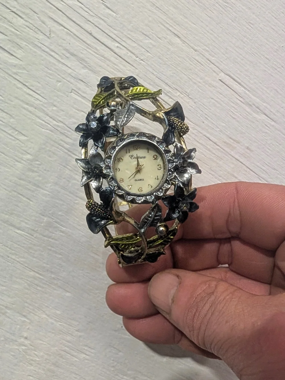 Simply Couture Floral Silver and Gold Tone Women's Bracelet Watch
